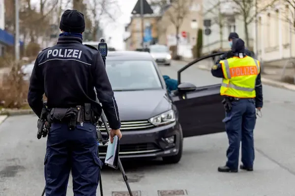 Verkehrskontrolle. Wie verhalte ich mich?