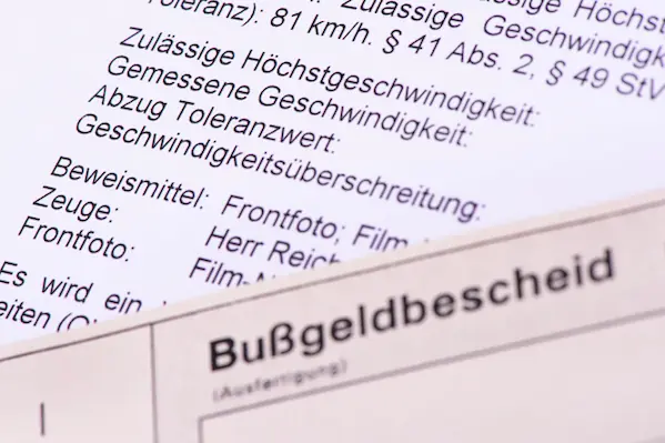 Gegen jede Regel. Verkerhsverstöße. Bußgeldbescheid